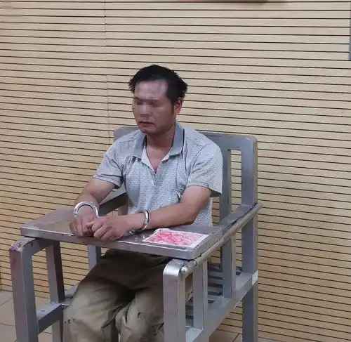 绝不姑息宾阳两名男子公然辱警被拘10日,罚500元
