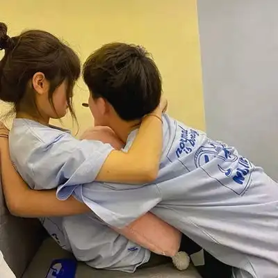 看起来温柔又很长情的情侣头像一辈子很短遇见喜欢的东西一定要收藏..
