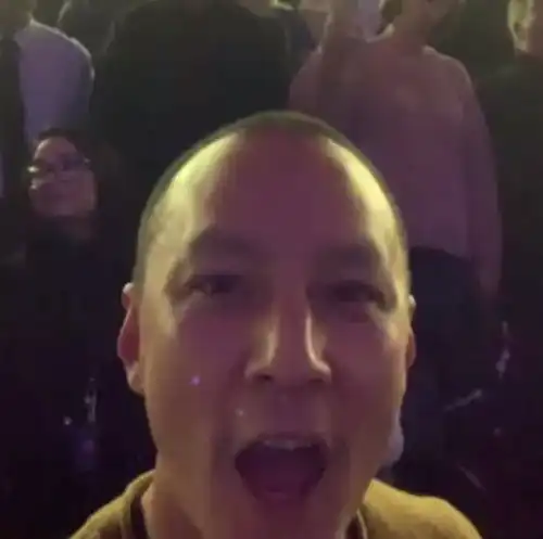 吴彦祖近照,发际线堪忧,网友怎么感觉老了特别像赵本山
