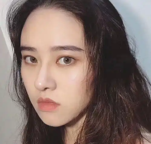 如何夏日快速画出素颜妆容,网红小姐姐秘诀
