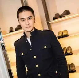 蒋劲夫回国后现身受家暴影响看上去憔悴了不少
