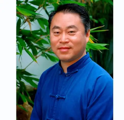 16年为夺取千万家产,男子枪杀中医一家三口,连5岁孩子都不放过
