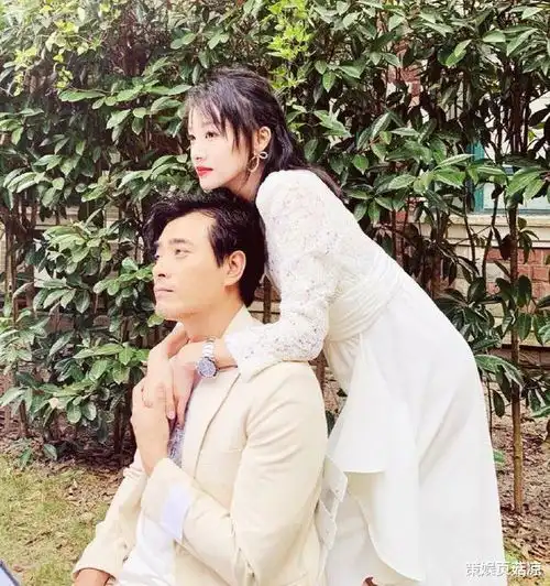 章龄之与陈龙罕秀恩爱,15天闪婚8年无绯闻,嫁给爱情太幸福
