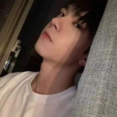 男生头像帅气阳光侧脸2020最新暖男帅哥头像
