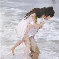 情侣头像两人同框穿白衣服
