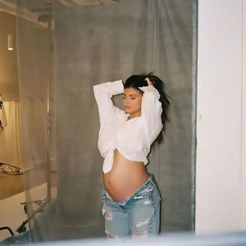 卡戴珊全新真人秀thekardashians预告释出还有好久不见的kylie
