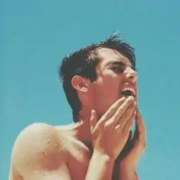 欧美酷帅男生微信头像2
