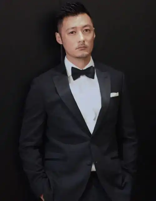 安倍身亡后,娱乐圈6人显形4位港台明星悼念,吕丽萍发文痛哭
