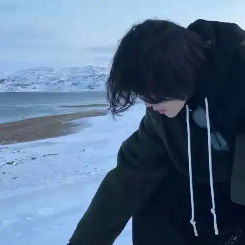 少年的情谊真挚而热烈
