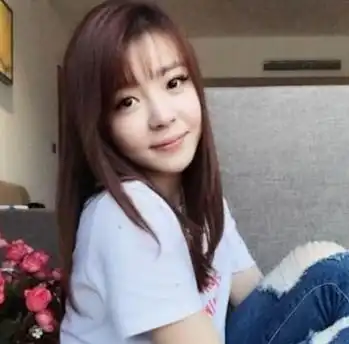 48岁高亚麟隐藏12年的妻子,不仅年轻漂亮,还是娱乐圈的老熟人
