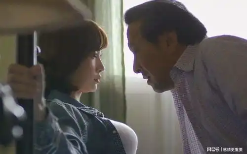 为了钱财,老公允许老婆和小叔子偷情被富人包养...
