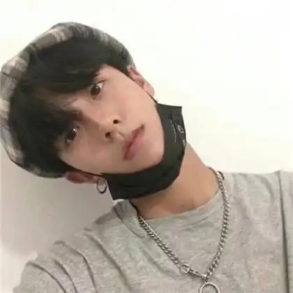 阳光爱笑的男生头像,笑的有点呆呆的有点腼腆的
