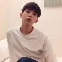 qq头像男生世界上最亲密的姿势其实不是拥抱拥抱是最
