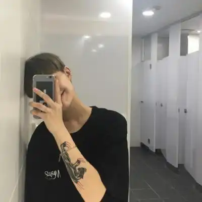 时尚帅气的手机控的男生头像有qq男生头像我要个性网
