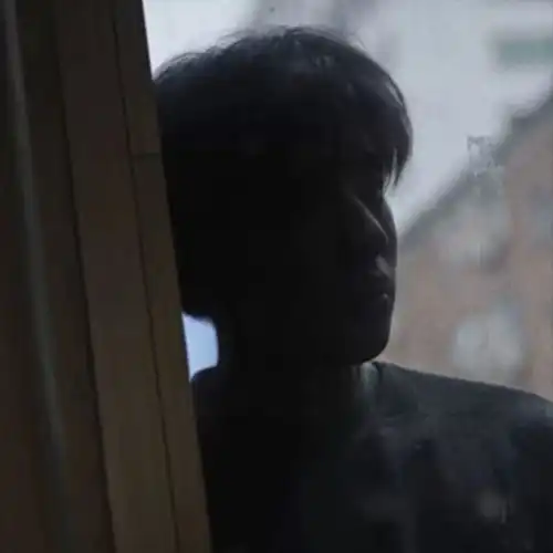 头像真人男生不露脸头像
