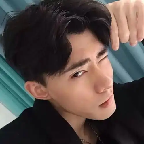 男生头像我是个冷酷的人
