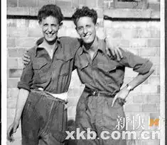 英国孪生兄弟75年形影不离
