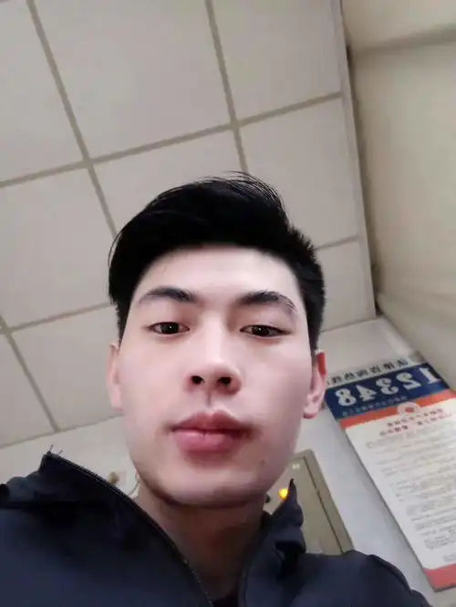 喜欢安静的28岁大男孩

