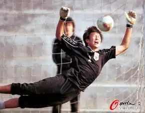 塞尔维亚德比球迷惹事前鲁能门神脸被戳出血洞
