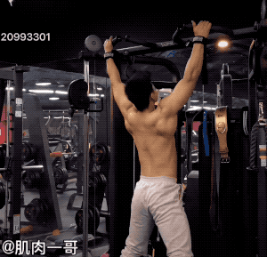 北京肌肉男穿灰裤子自拍,画面尴尬了....
