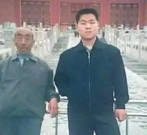 男星18岁变化有多大黄渤还是小鲜肉,岳云鹏像大叔,鹿晗真耐打
