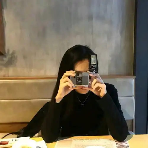 情侣头像你的女朋友饭量大不大
