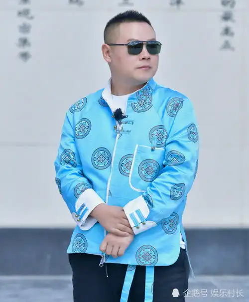 岳云鹏让助理设计撕漫男角色,并以张艺兴为参考案例,图片出来后太绝了
