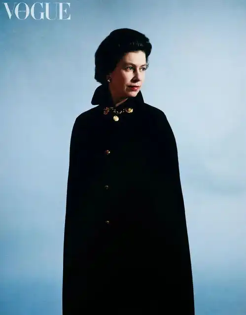 英国女王牵白马过96岁生日优雅隐忍一辈子,被儿孙伤透心
