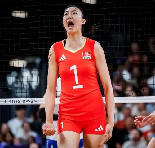 官宣袁心玥加盟瓦基弗银行队,网友大赞宣传照,太美了
