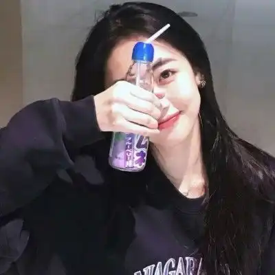 让男生瞬间心动的女生小动作
