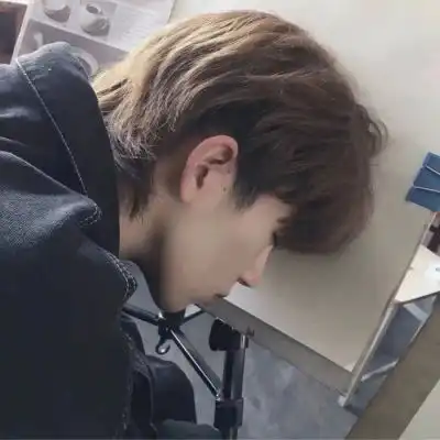 超酷男生头像真人留给那些深爱的人吧
