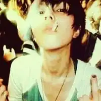 求非主流颓废吸烟的情侣头像
