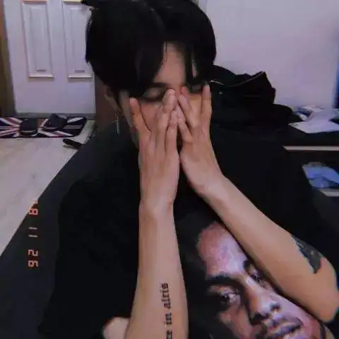 今日精选热门真人头像
