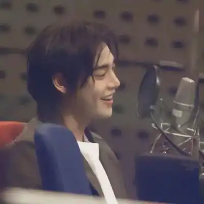 高级感港风小众男头,高清帅气的港风头像男小众图片
