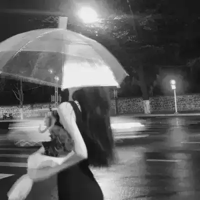 黑白头像女唯美高清图片
