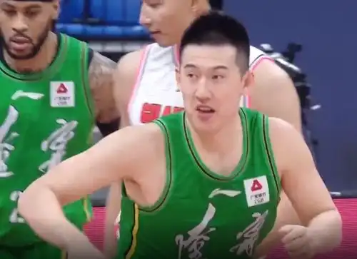 10290广东男篮轰然倒下,3人遭驱逐,创4大纪录,两队险酿冲突腾讯新闻
