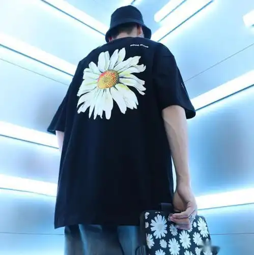 三伏天男人别穿太花奔四奔五男人建议穿这3款,简单大气特有面
