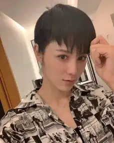 张馨月晒新发型超a,长发变短发撞脸张馨予,林峯何捷审美观雷同
