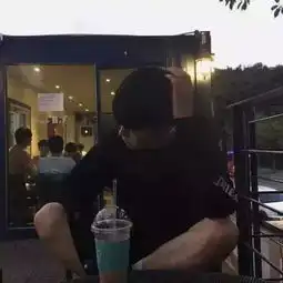 悲伤的网名男再加一张带眼泪的头像男
