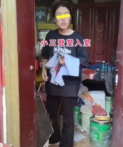 湖南男子带情人回家又吃又喝,原配成了空气,网友真无耻
