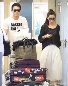 李冰冰28岁小男友首现身,看到他这个动作,终于明白选他的原因
