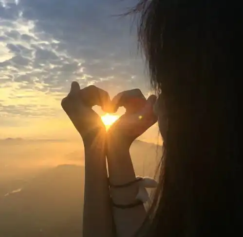 落日余晖女头像照片