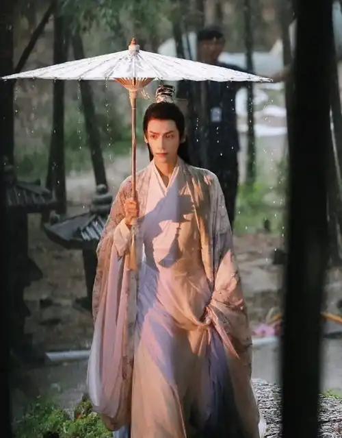 明星的那些氛围感神图男

