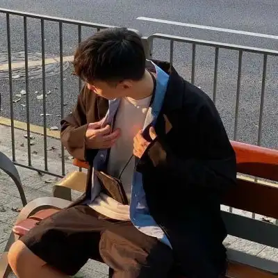 炫酷又很小清新的男生微信头像无需付出的岁月都不是真正的生活