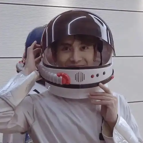 非常哇噻的情侣头像
