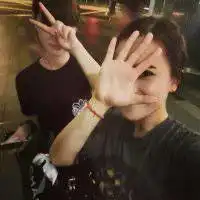 好看的qq头像闺蜜幸福是就算没有男朋友还会有闺蜜说爱你
