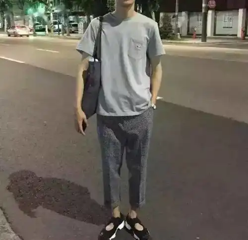 简单干净的8套男生穿搭难怪没有小姐姐喜欢,原来是没穿对衣服
