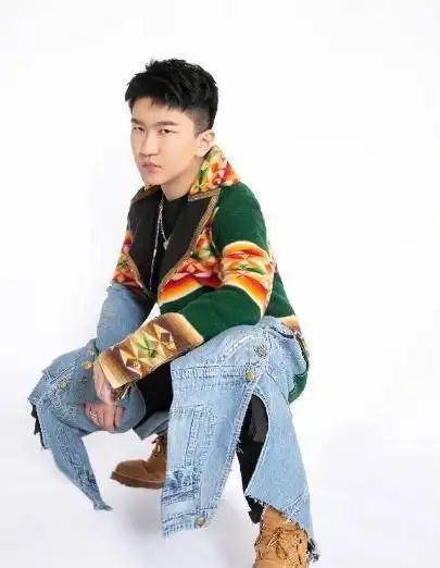 圈内黑粉最多的男星黄子韬上榜,蔡徐坤第二,第一无法反驳
