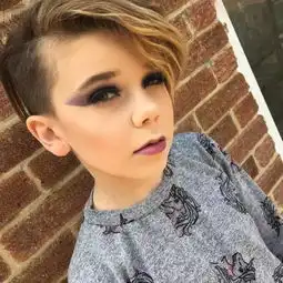 ins上一个10岁男孩的逆天化妆技术,让无数女生看了都自愧不如
