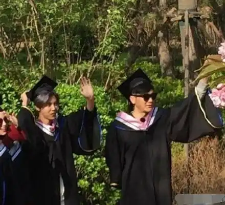 李晨受伤额头缝9针,范冰冰调侃给他纹个闪电
